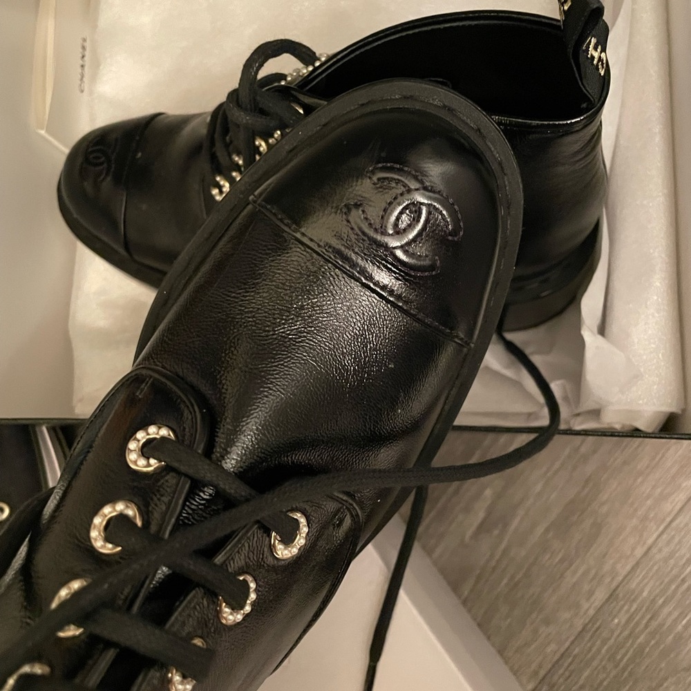 Chanel - Picture 2 of 9